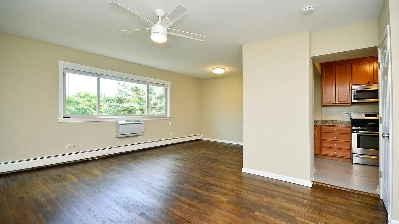 1415 W Pratt Blvd — Photo 3
