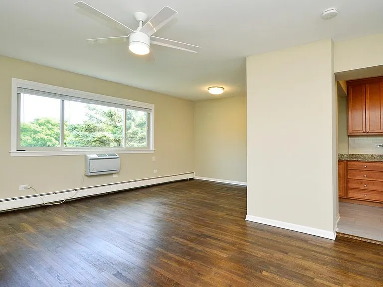 1415 W Pratt Blvd #405 — Photo 3