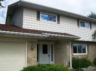 5835 Peachtree Dr, Grand Ledge, MI 48837