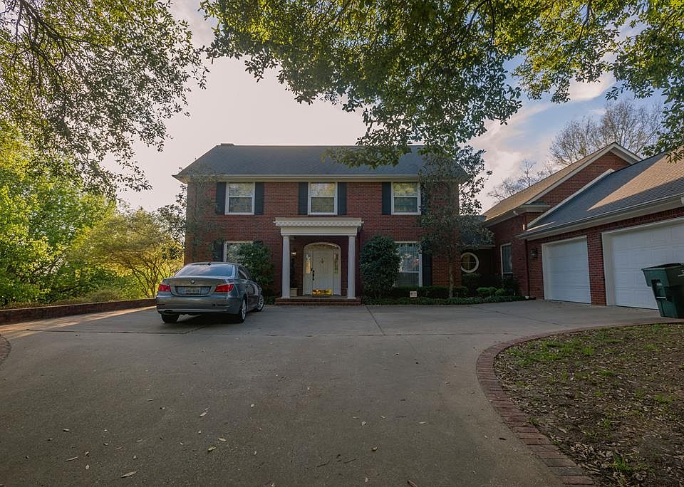 1st image of 3325 Churchill Dr