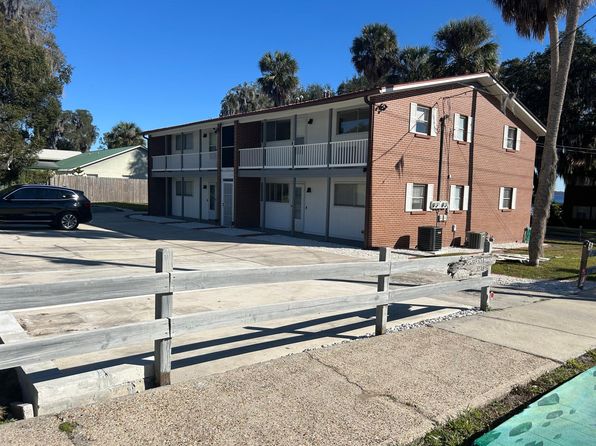 11 N Lake St APT 3, Crescent City, FL 32112