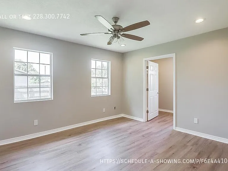912 Maple St — Photo 15