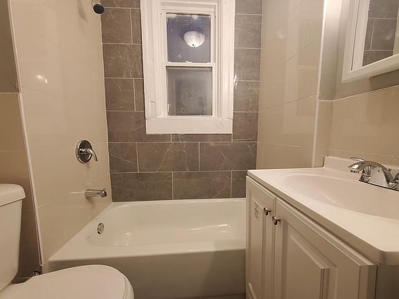 5th image of 104 Romaine Ave APT 4