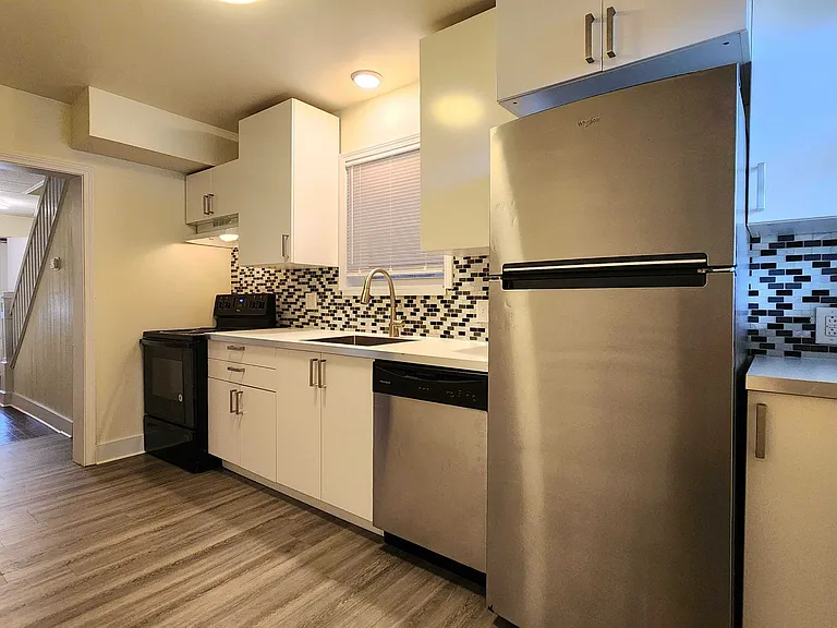 513 Margaret St — Photo 12