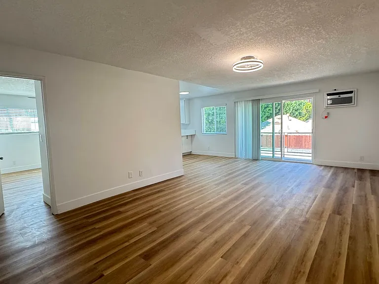 20317 Saticoy St — Photo 36