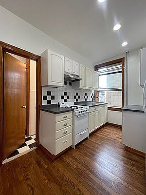 2nd image of 93 15th St #2M