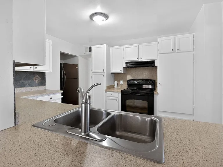 2272 E. Blacklidge Dr. — Photo 18