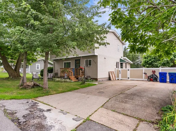 2173 Pleasant Ave, Lake View, NY 14085