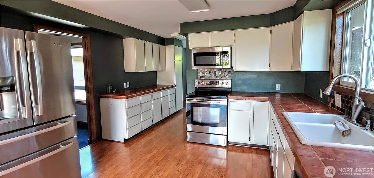 2 bed, 2556 sqft, $3,000 — Photo 3