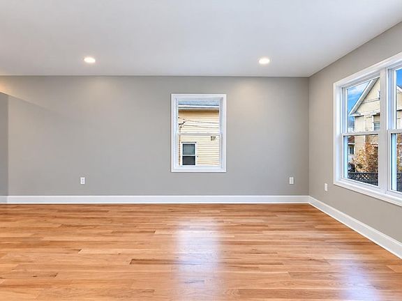 4th image of 426 Public St