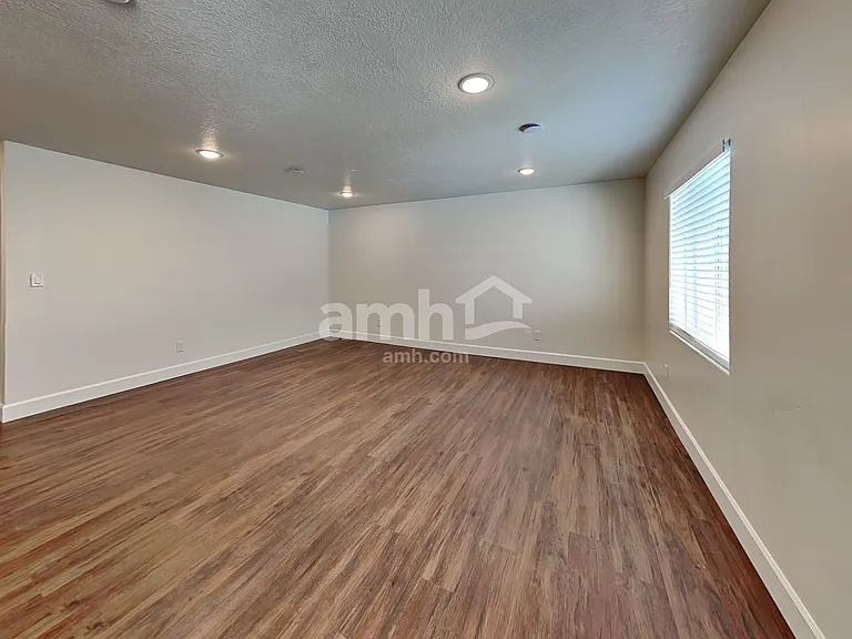 11016 S Trocadero Ave — Photo 9