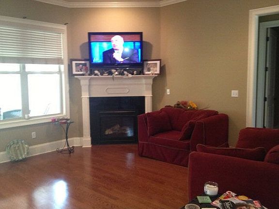 2nd image of 369 Windsor Dr N