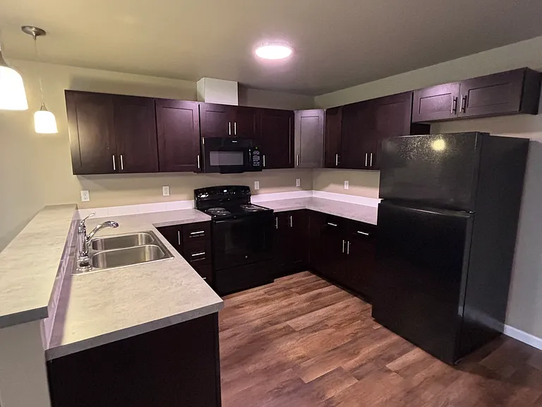 633 Hansen St SE #A — Photo 4