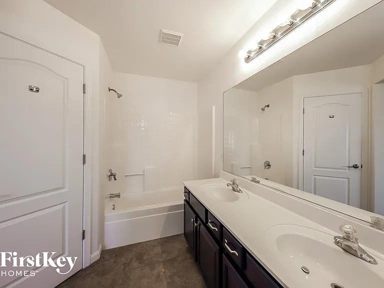 5346 W Jessica Ln — Photo 10