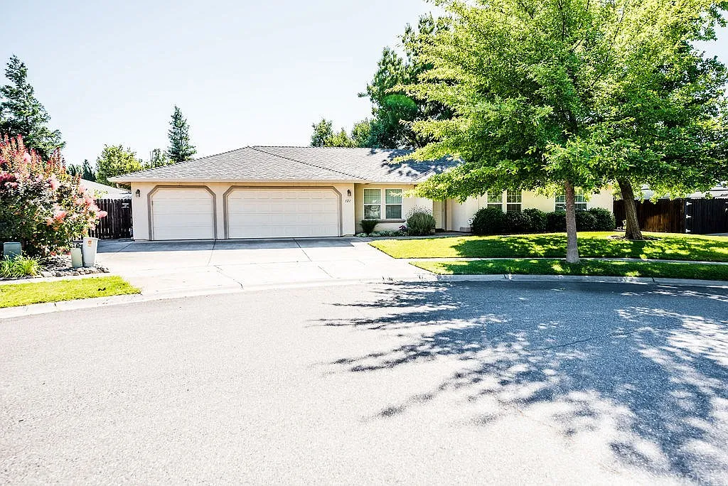 121 Emerald Lake Ct photo 1