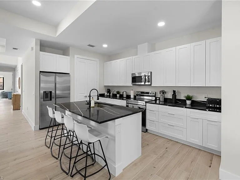2547 Storter Ave — Photo 13