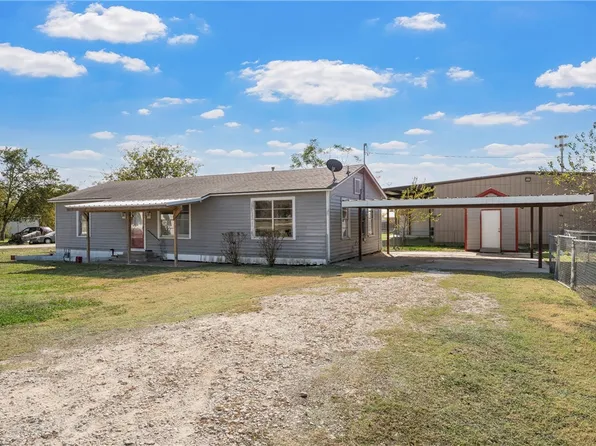 117 S Judge Hailey Dr, Lott, TX 76656