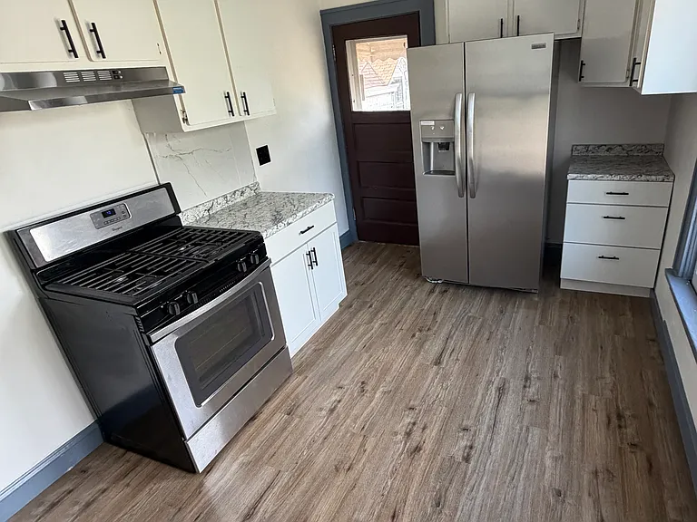 302 Cory Ave #1 — Photo 6