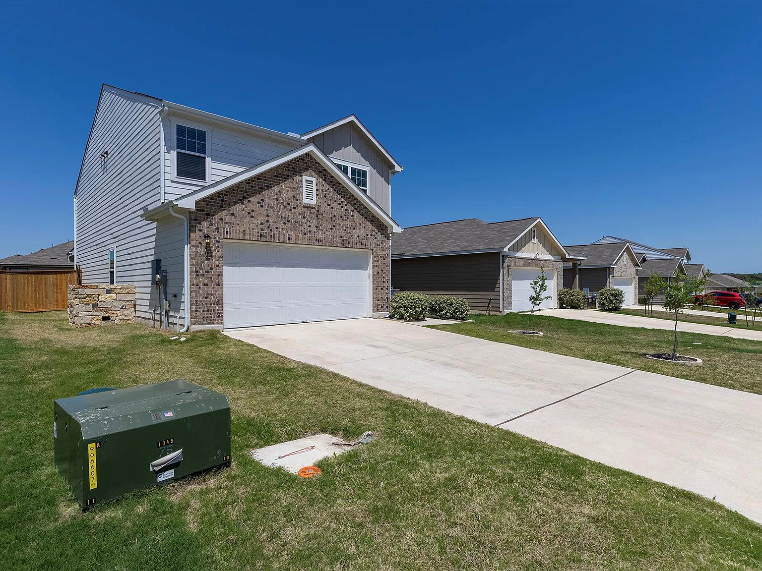 4 bed, 3.0 bath, 2240 sqft, $1,895 — Photo 1