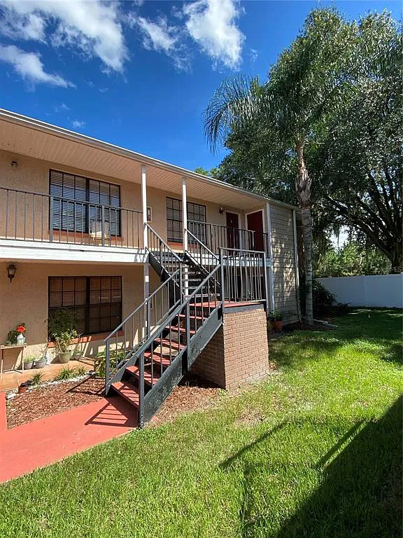 2 bed, 1.0 bath, 800 sqft, $1,250 — Photo 2