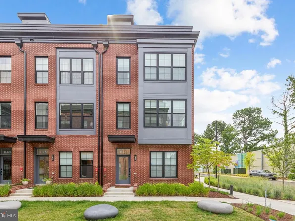 11230 Faraday Park Dr, Reston, VA 20190