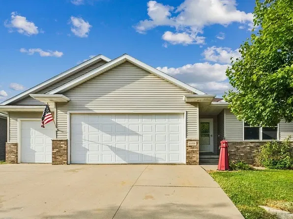 6408 Palmetto Cir SW, Cedar Rapids, IA 52404