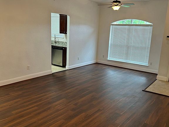 4th image of 1101 Edenbrook Dr