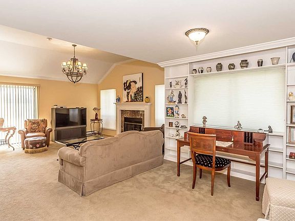 5th image of 263 River Dr