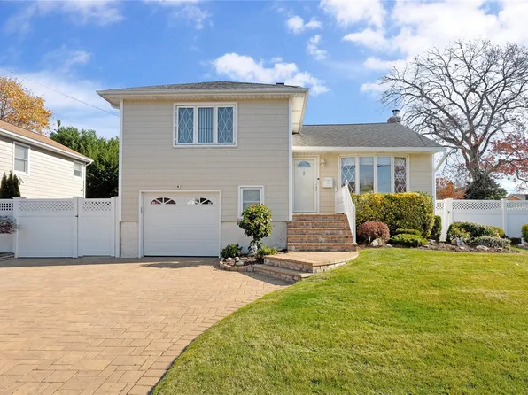 501 Rockne Avenue, Massapequa Park, NY 11762