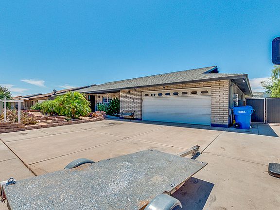 2nd image of 601 E Helena Dr