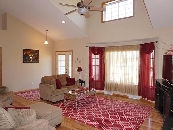 3rd image of 125 Chapel Hill Dr