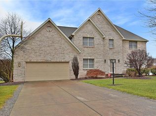 8008 Hunters Cv, Youngstown, OH 44512