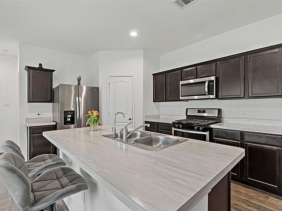 5th image of 2303 Sandcherry Ln