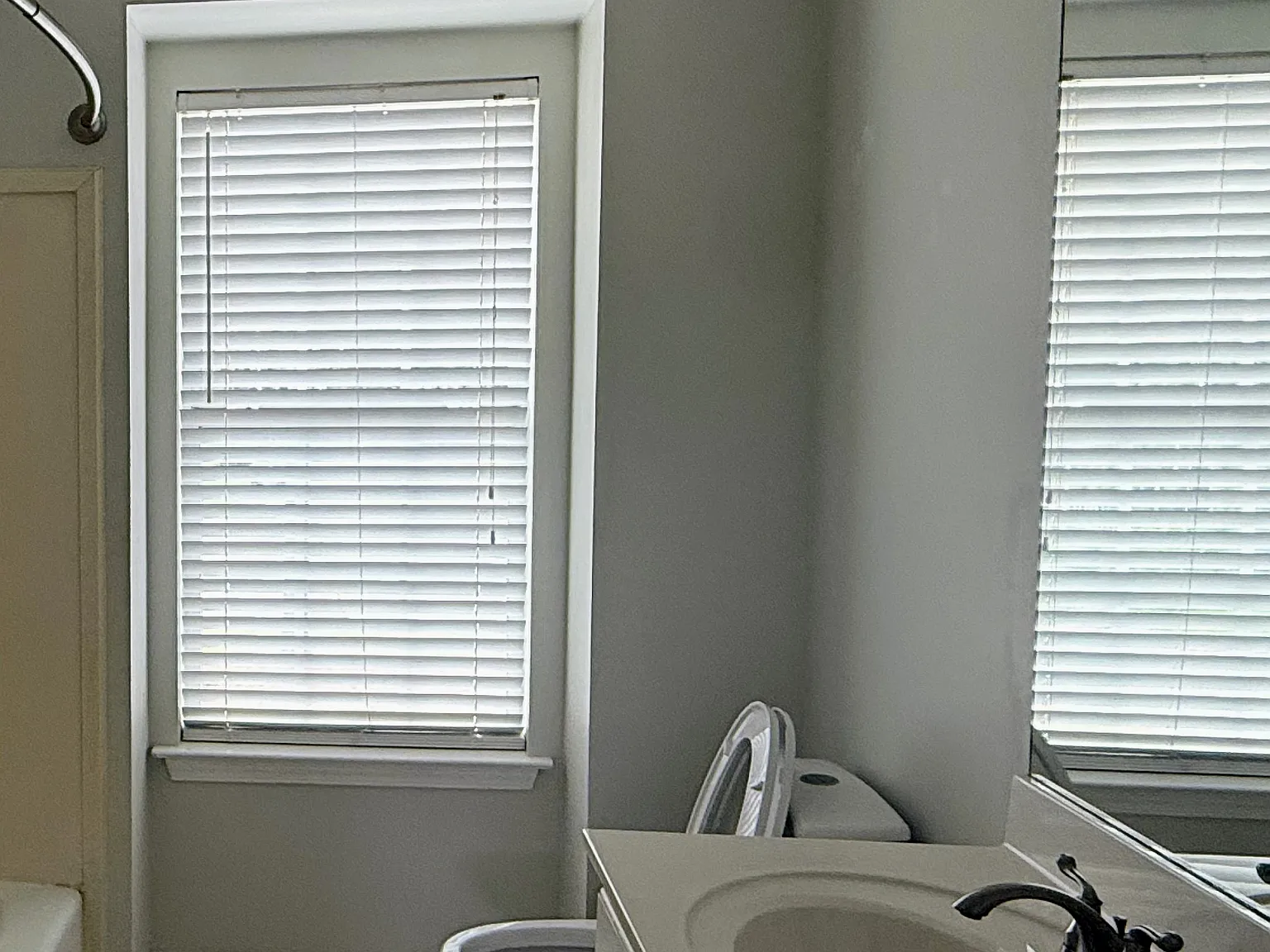 4 bed, 2300 sqft, $2,200 — Photo 4
