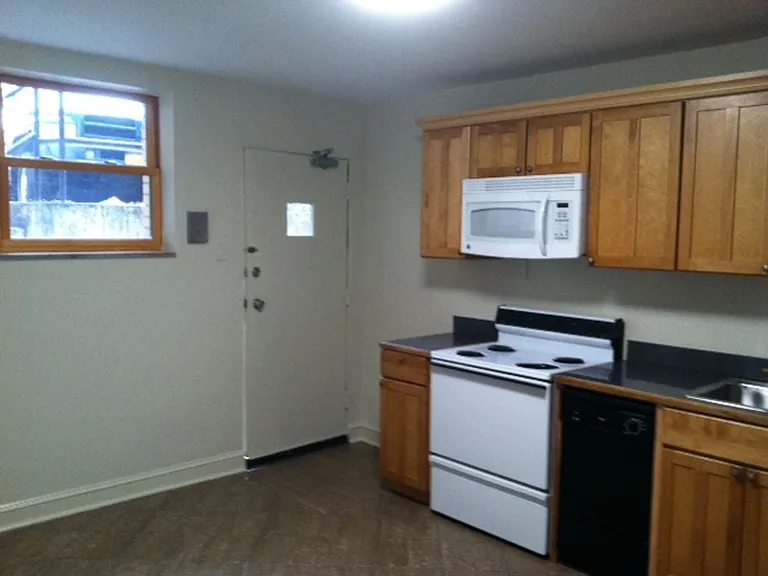 905 Delaware Apartments — Photo 22