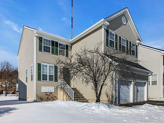 2nd image of 121 Fountayne Ln