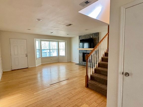 4th image of 319 Ridgeway Dr
