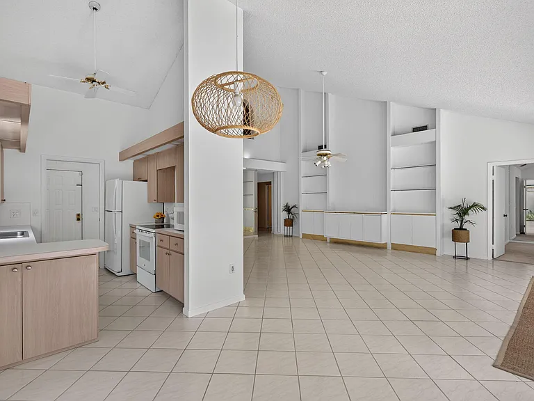 223 E River Park Dr — Photo 10
