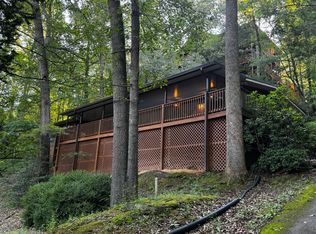 530 Parton Dr, Gatlinburg, TN 37738