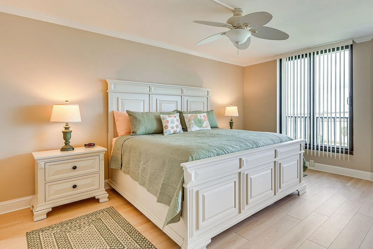 2 bed, 2.0 bath, 1291 sqft, $5,056 — Photo 4