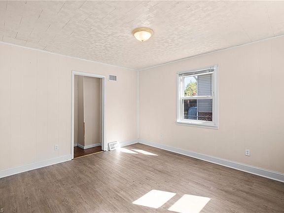 5th image of 603 Efird St