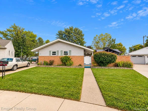 11 Custer Ct, Monroe, MI 48161