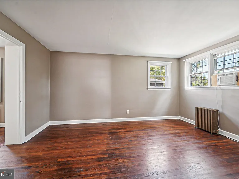 204 Glenmore Ave — Photo 12