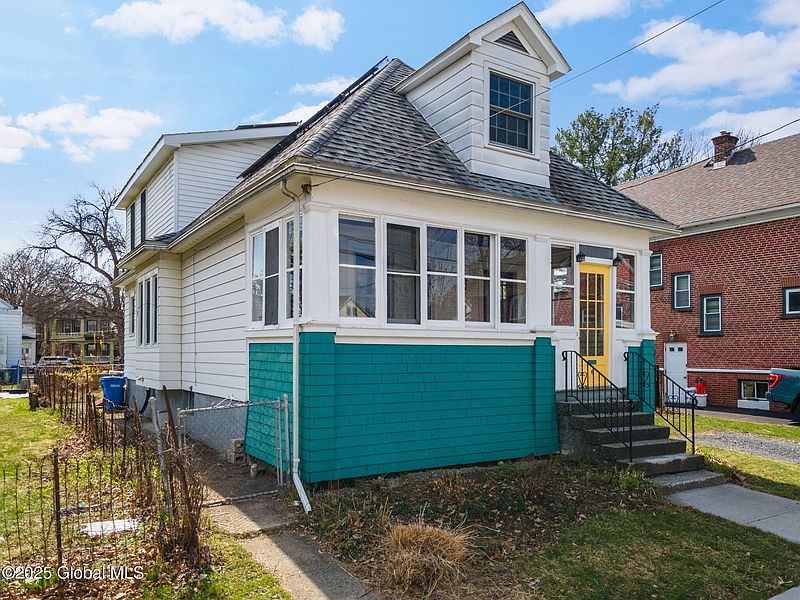 3rd image of 4 Arcadia Avenue