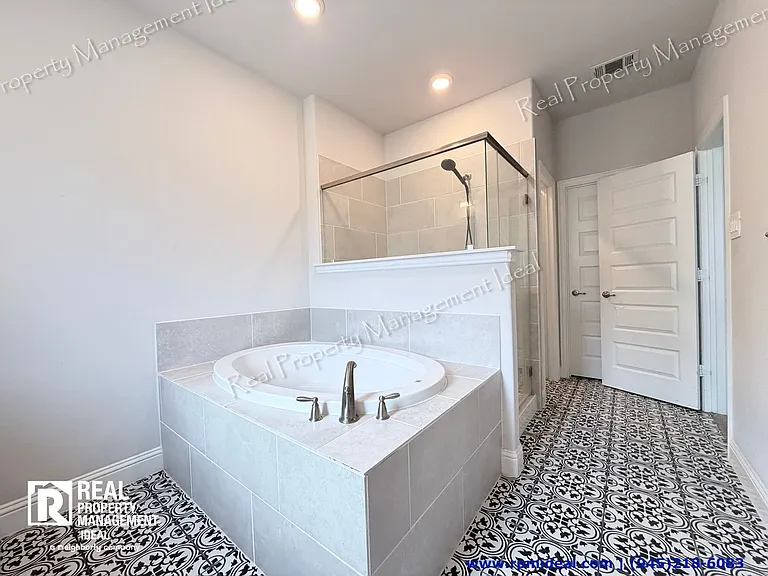 2130 Argolis Dr — Photo 16