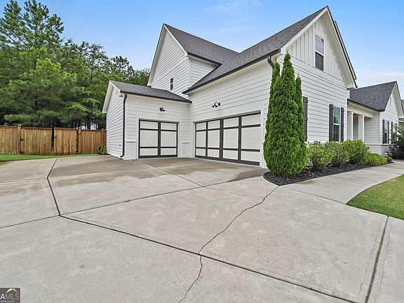 3rd image of 450 Parkbrook Way
