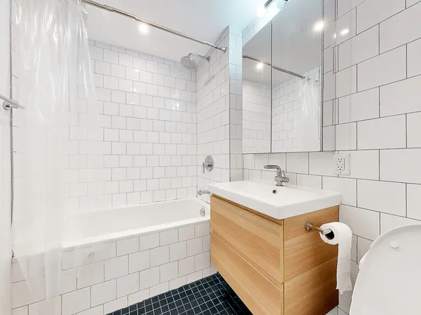 315 Seigel Street image 17 of 21