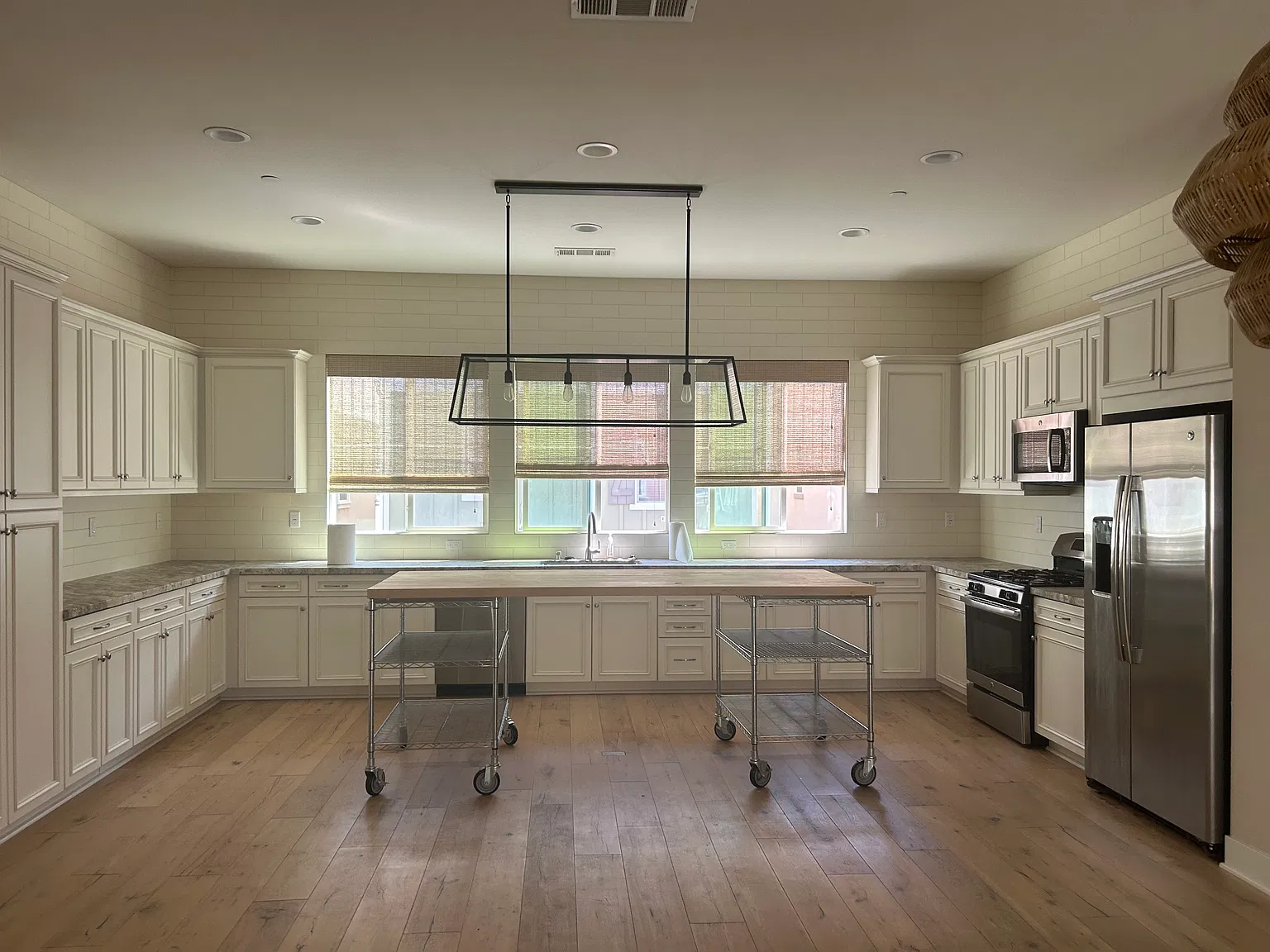 3 bed, 1889 sqft, $4,200 — Photo 3