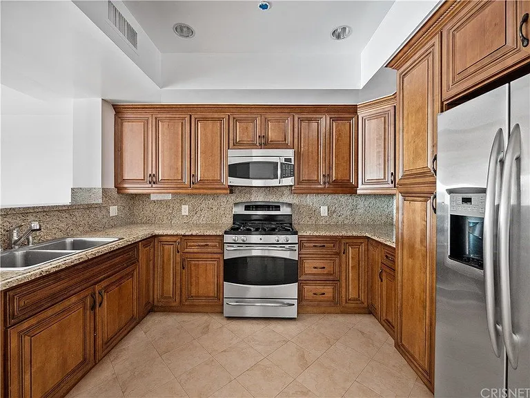 1530 S Centinela Ave #202 — Photo 3