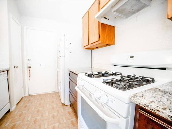 5th image of 1711 Brickarbor Dr